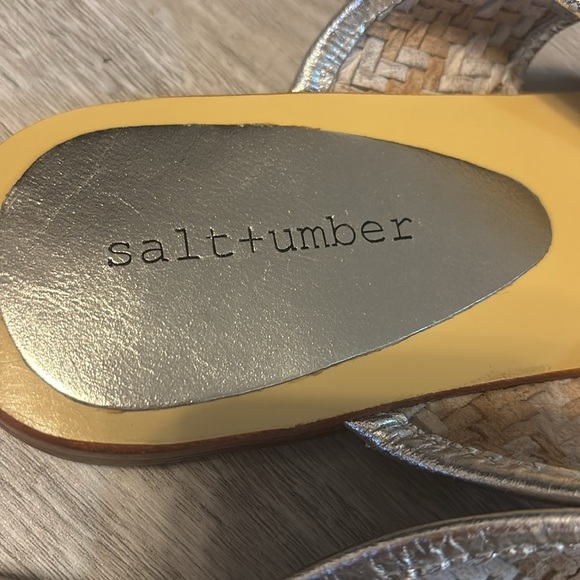 Salt + umber Women's Silver and Tan Sandals Flip flops Sz 9 NWOT - Picture 8 of 8